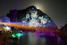 沉浸式山体投影亮化技术，丰富夜间玩法，延长游客停留时长