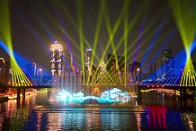 灯光设计缺乏夜游氛围，景区夜晚冷清，难成网红打卡地