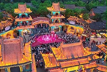 景区缺少主题化灯光设计，夜景毫无记忆点，难以撬动夜游消费人群