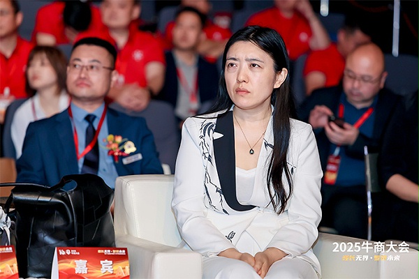 明亮照明集团总经理荆明慧