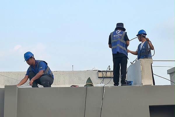 明亮照明集团亮化施工现场