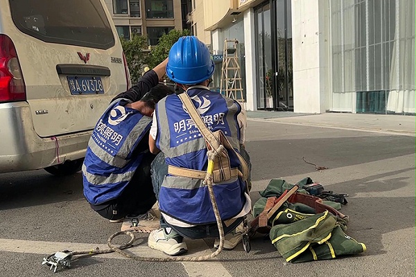 明亮照明集团亮化施工现场