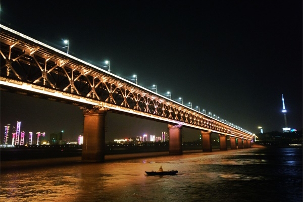 桥梁夜景灯光设计要满足视觉及心理需求