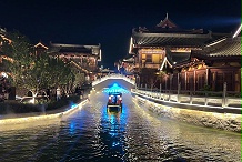 墨痕灯影：书法艺术与景区亮化的笔墨交融