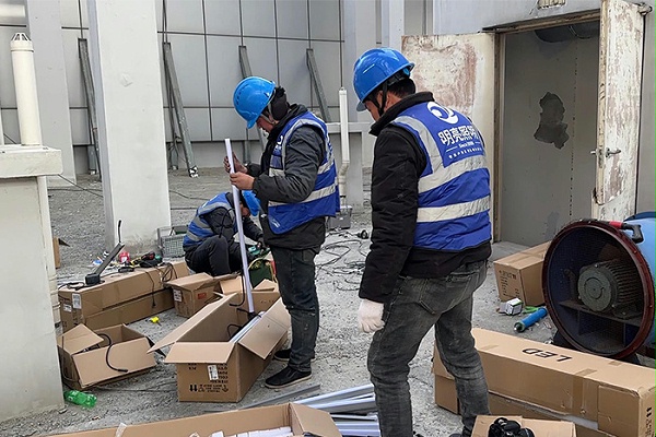 明亮照明集团亮化施工现场